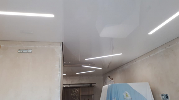 Наша работа - глянцевый натяжной потолок